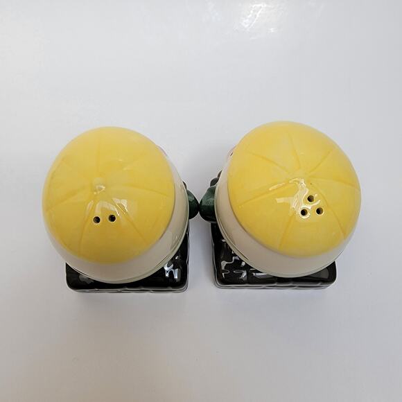 Humpty Dumpty Retro 50's Ceramic Salt and Pepper Shakers - Picture 5 of 9